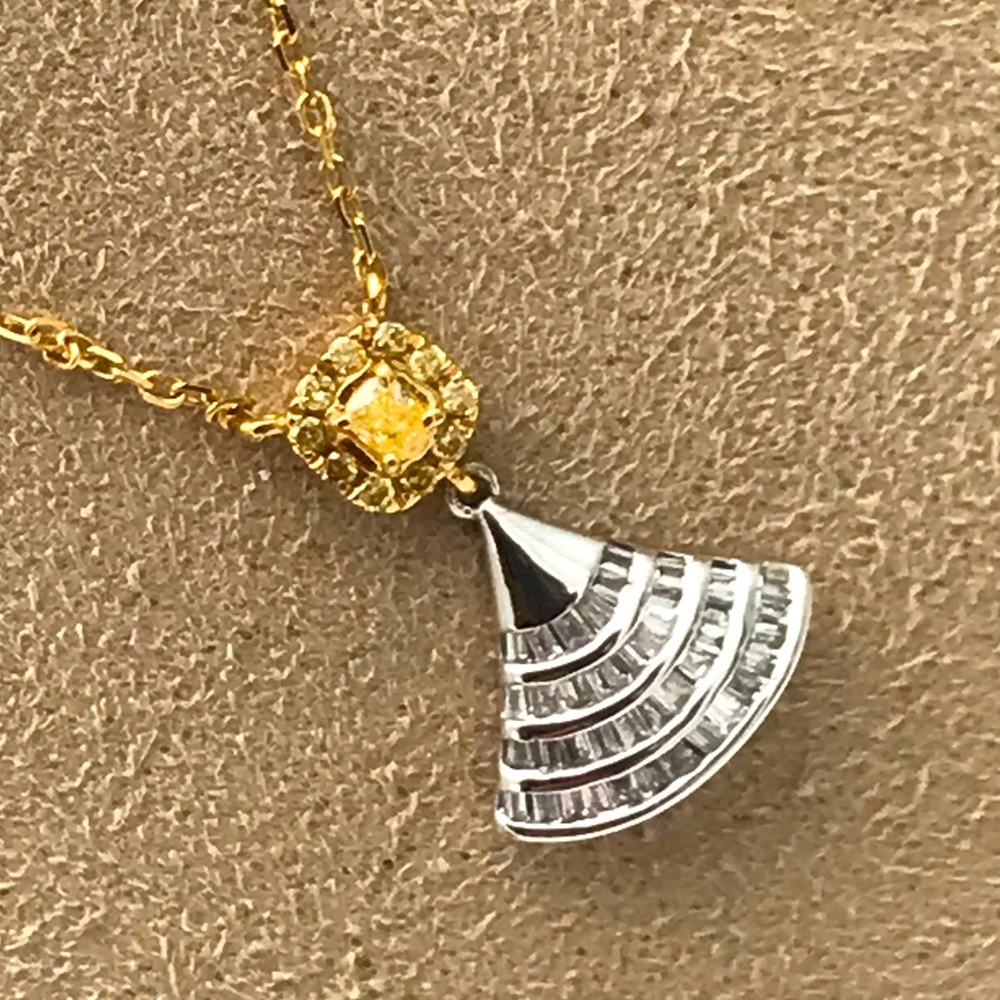 750/18k Yellow/White Gold .30pts(tw) Natural White/Yellow Diamond Necklace, 18”